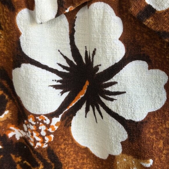Black Point Hawaiian Brown Barkcloth Hibiscus Floral Ruffle Sleeveless Top - Picture 4 of 9